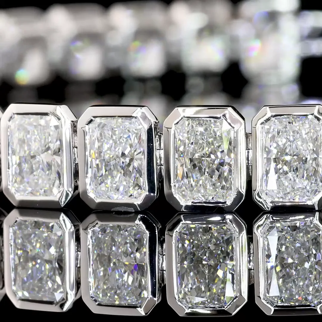 15.01 Cts 14k White Gold Radiant Shape Tennis Bracelet - Image 2