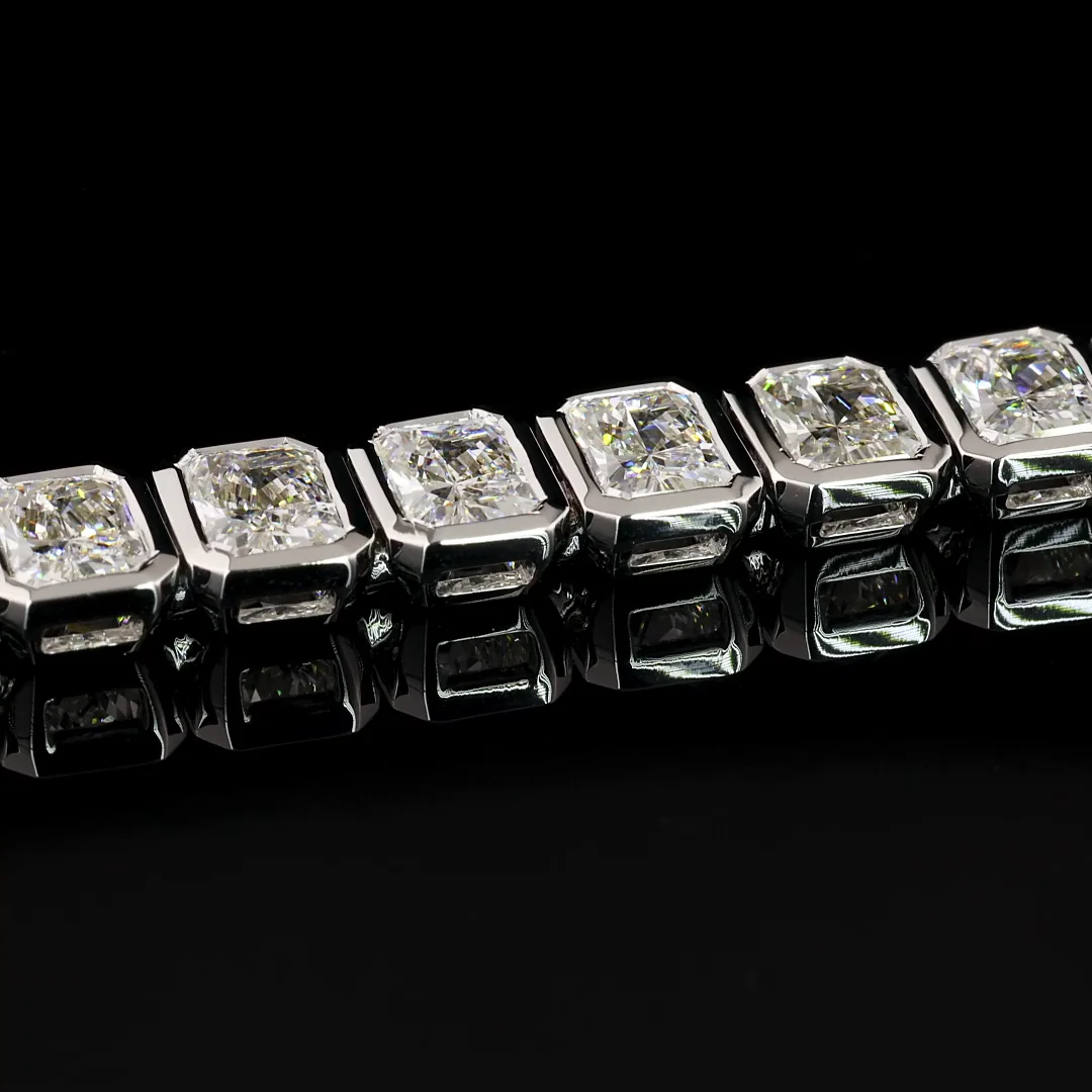 15.01 Cts 14k White Gold Radiant Shape Tennis Bracelet - Image 4