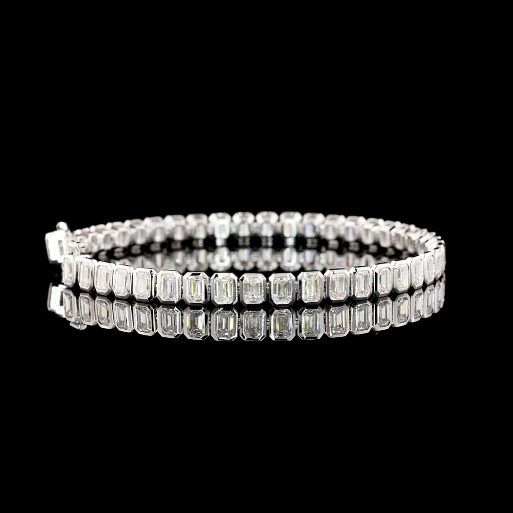 10.15 Cts 14k White Gold Emerald Shape Tennis Bracelet - Video