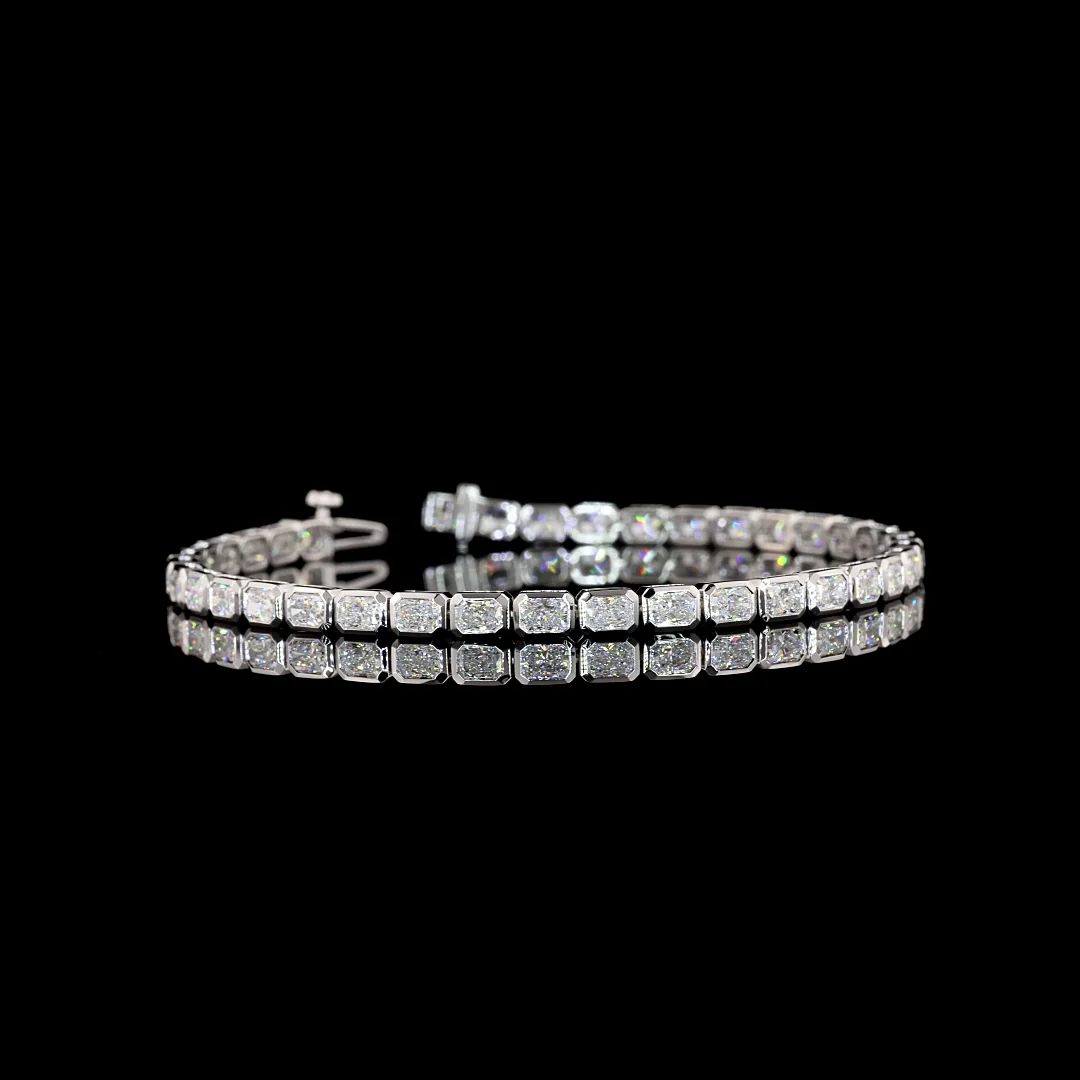 5.01 Cts 14k White Gold Radiant Shape Tennis Bracelet - Video
