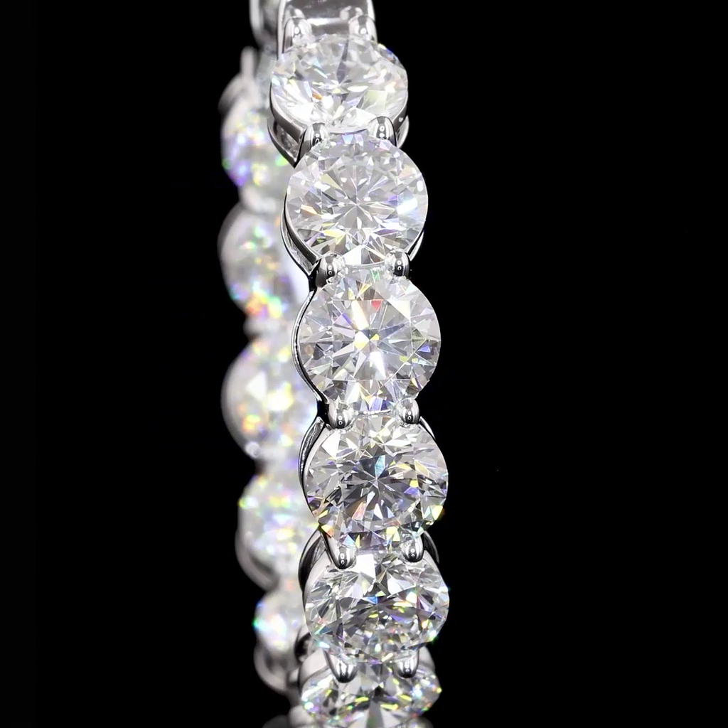 5.12 Cts 18k White Gold Round Shape Hoops Earring - Video