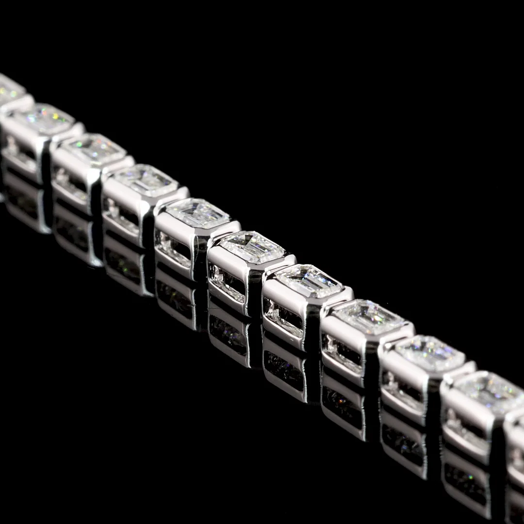 3.05 Cts 14k White Gold Emerald Shape Tennis Bracelet - Image 4