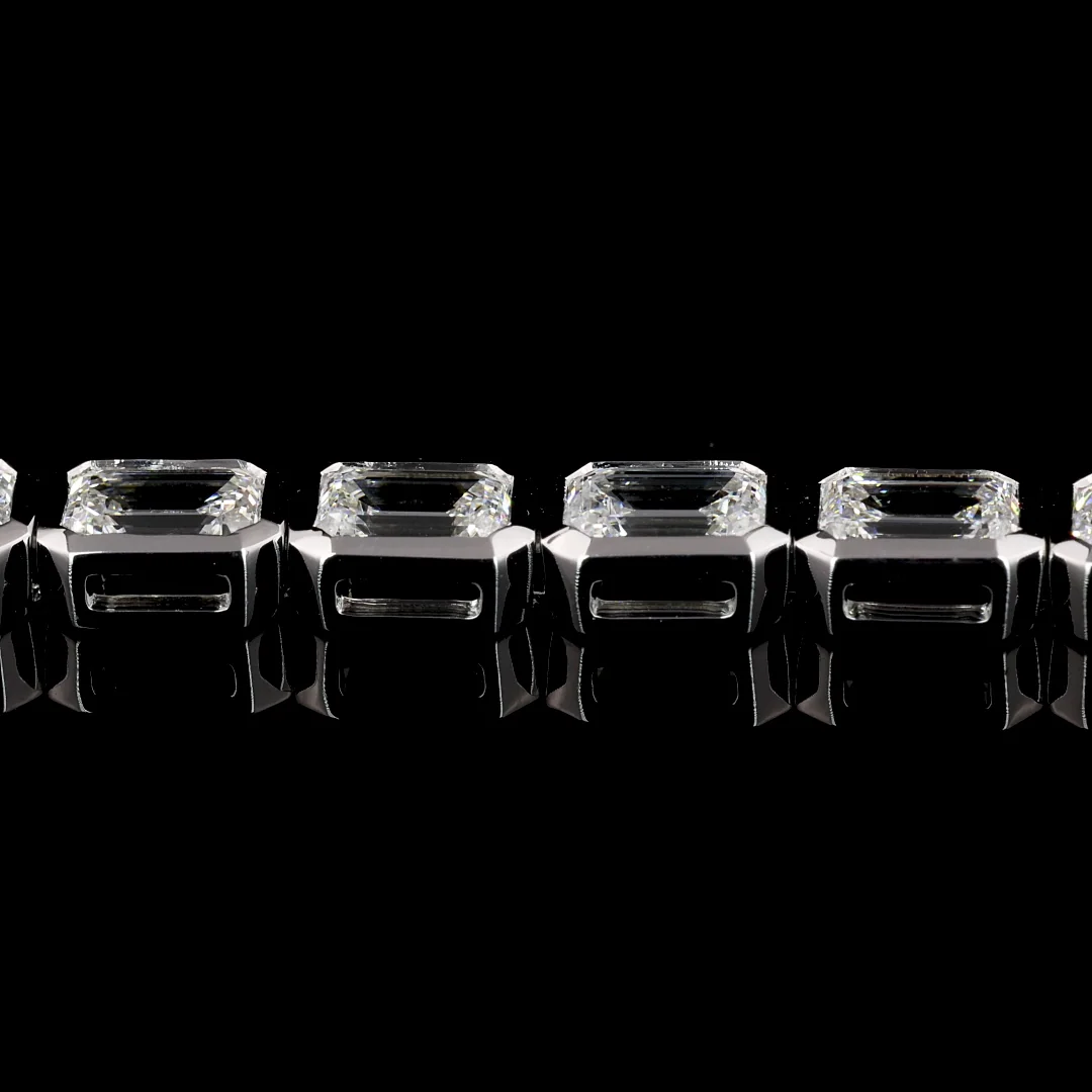 7.61 Cts 14k White Gold Emerald Shape Tennis Bracelet - Image 3