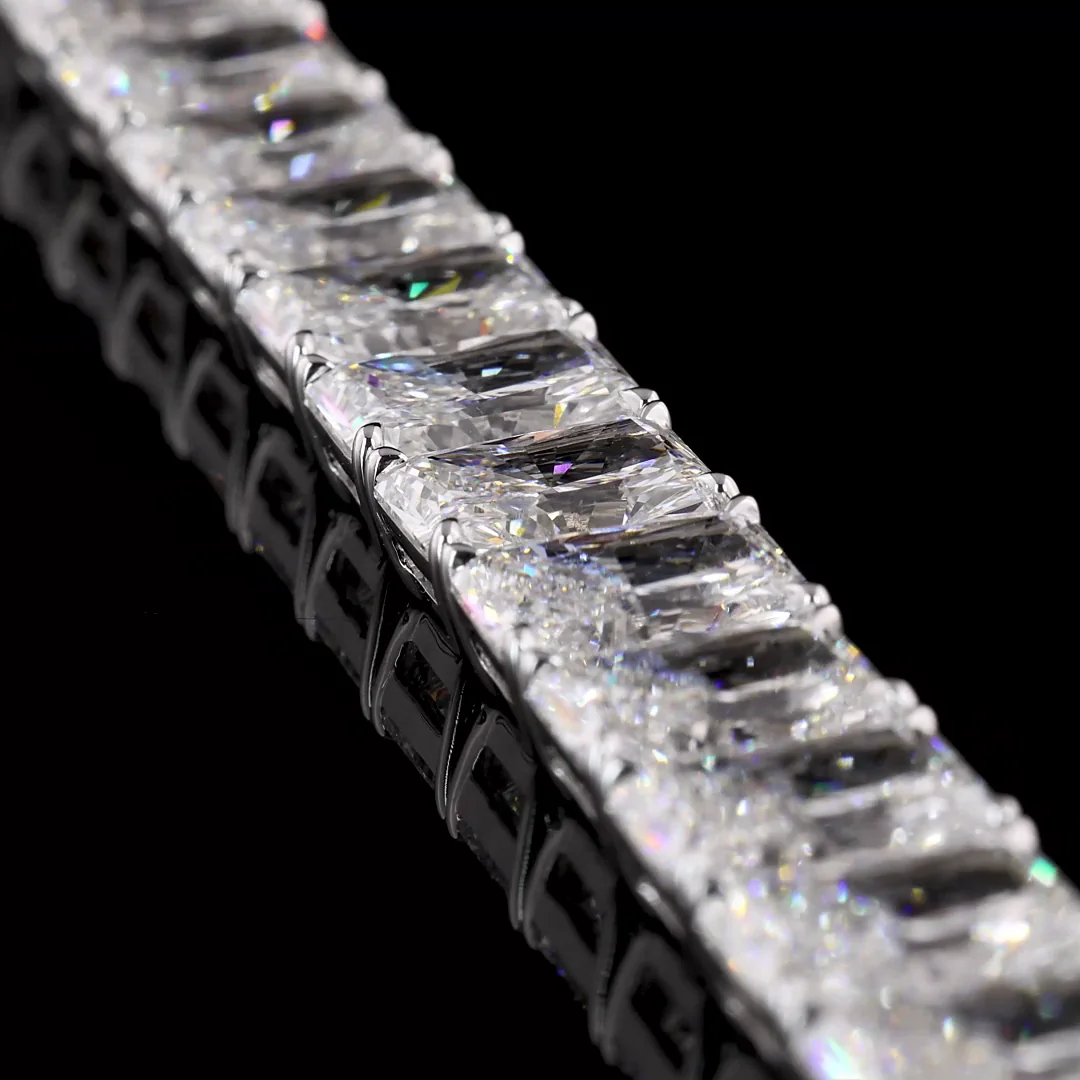 53.79 Cts 18k White Gold Radiant Shape Tennis Bracelet - Image 3