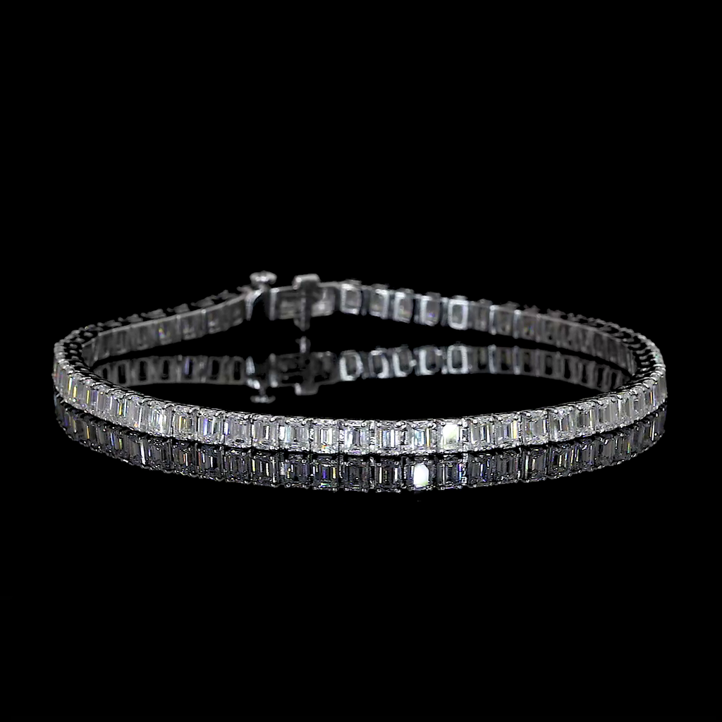 14.62 Cts 14k White Gold Emerald Shape Tennis Bracelet - Video