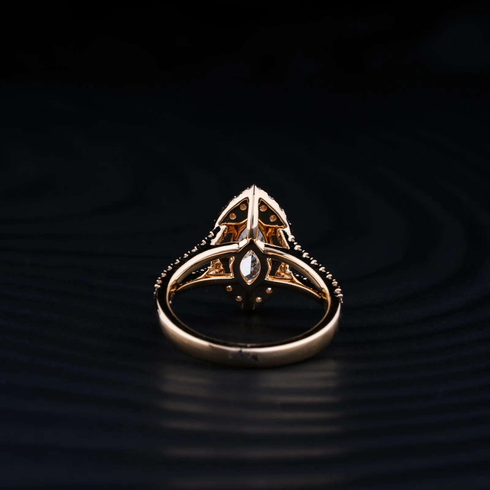 3.81 Cts 14k Yellow Gold Marquise Shape Split Shank Ring - Image 2