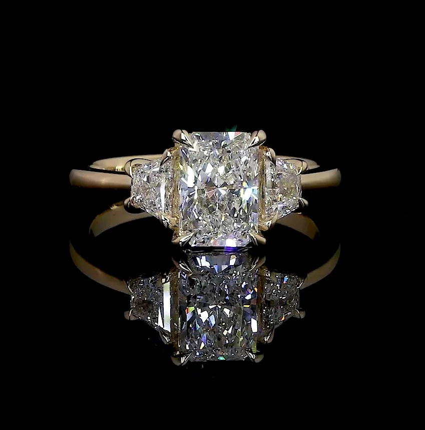 2.72 Cts 14k Yellow Gold Radiant Shape 3 Stones Ring