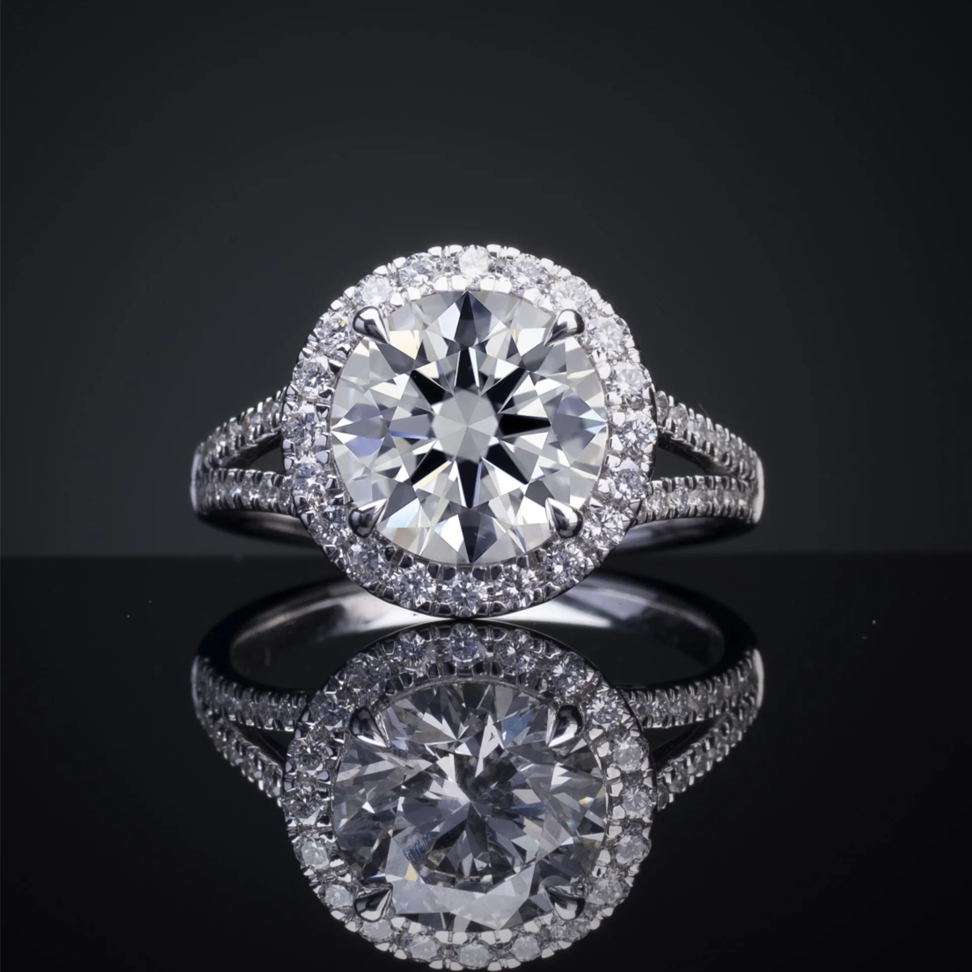4.85 Cts Platinum Round Shape Split Shank Ring