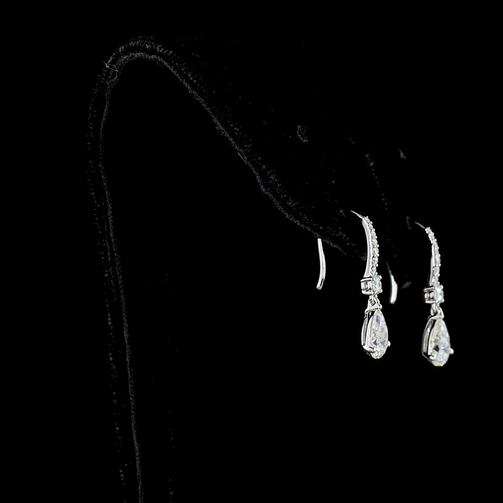 1.16 Cts 14k White Gold Pear Shape Hanging Earring