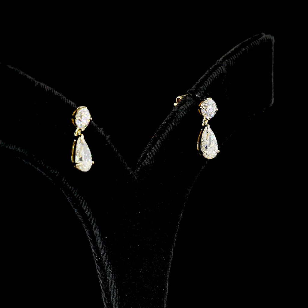 2.21 Cts 14k Yellow Gold Pear Shape Hanging Earring