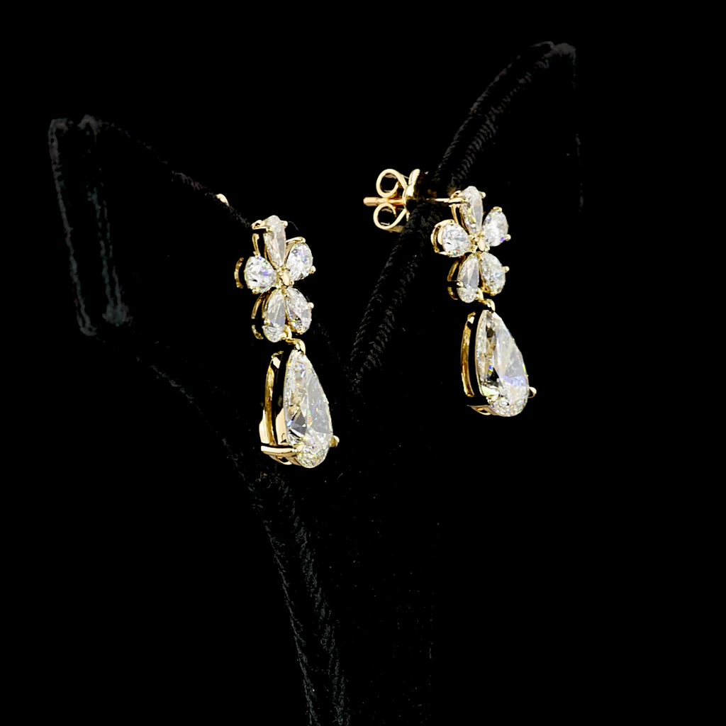 6.09 Cts 14k Yellow Gold Pear Shape Hanging Earring