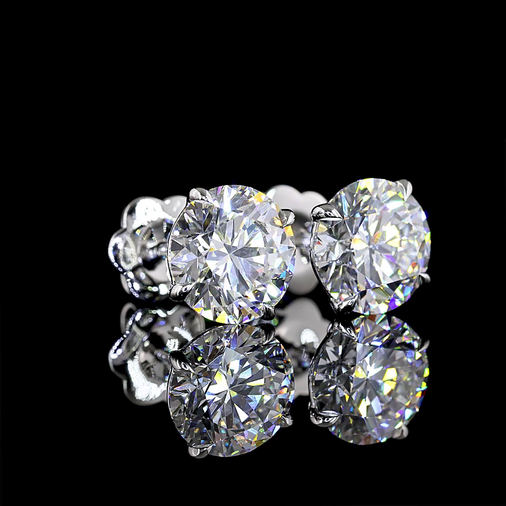 4.25 Cts Platinum Round Shape Studs Earring
