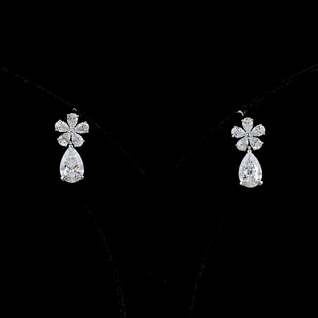 2.71 Cts 18k White Gold Pear Shape Hanging Earring
