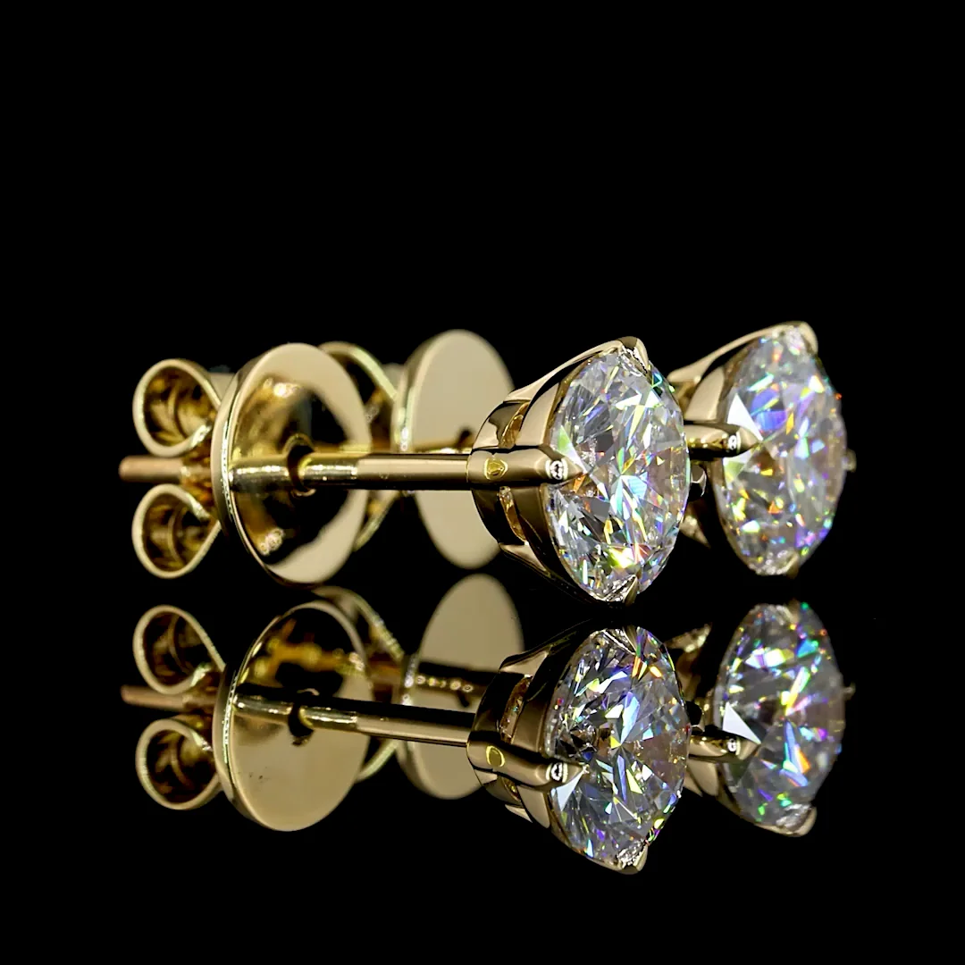 1.08 Cts 14k Yellow Gold Round Shape Studs Earring